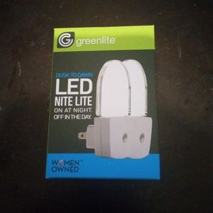 GORGEOUS NIB Pair of Greenlite LED Nite Lite.